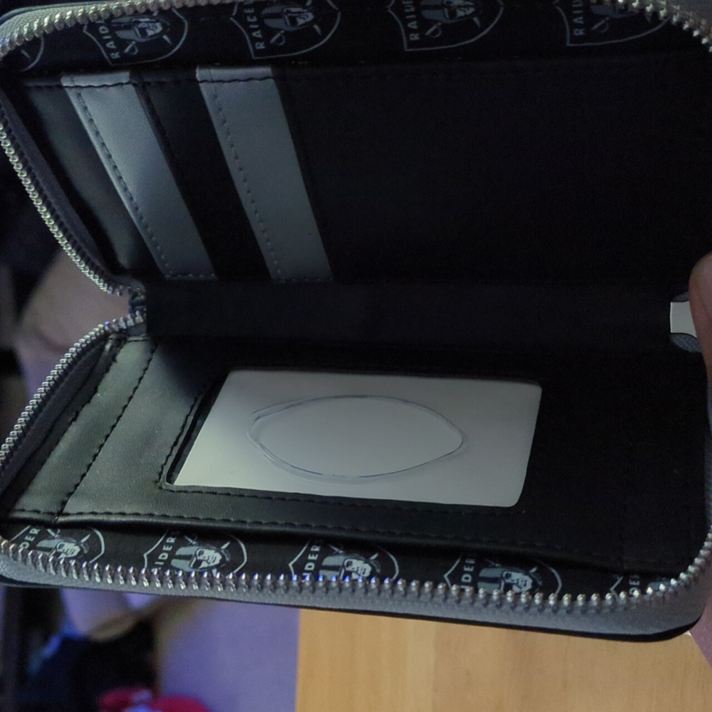 Loungefly Las Vegas Raiders Zip Around Wallet - Picture 3 of 4